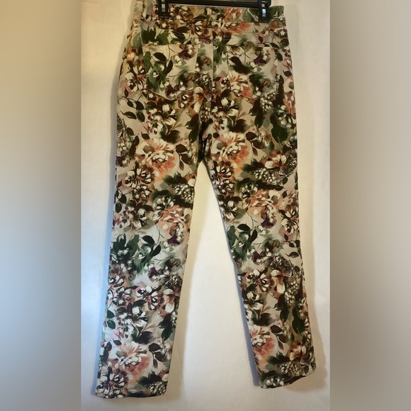 Gloria Vanderbilt "Amanda" High Waisted Straight Leg Floral Patterned Jean Pants - Picture 10 of 12
